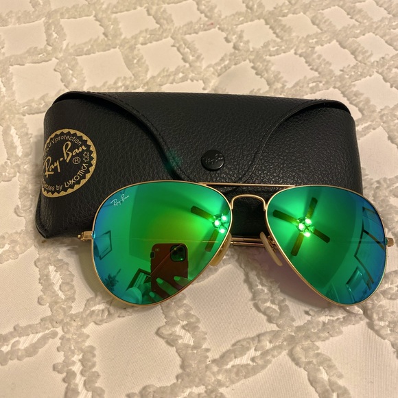Ray-Ban Accessories - Ray Ban aviator sunglasses